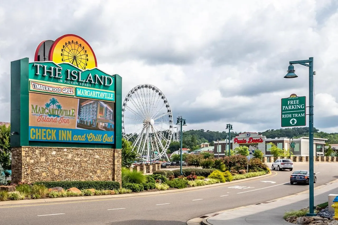 Cub Castle Pigeon Forge