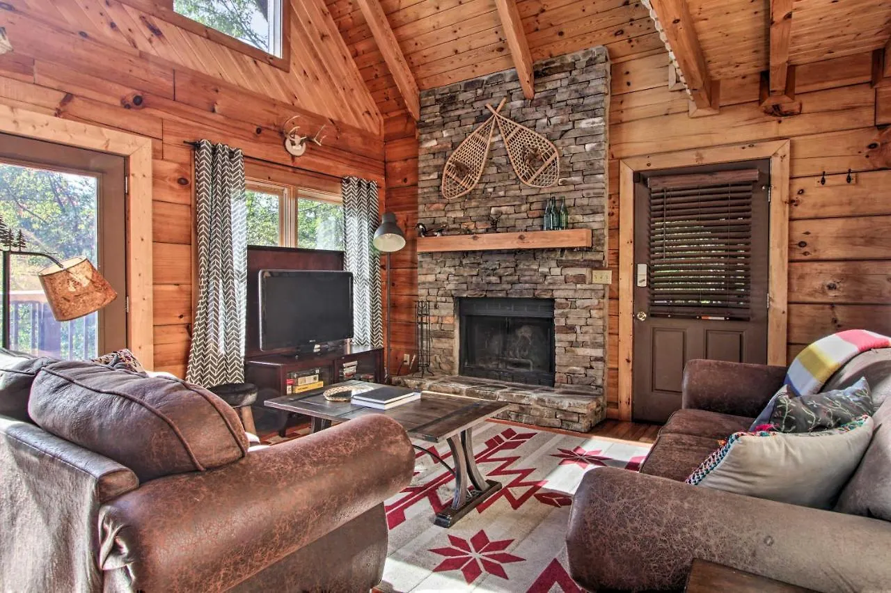 Scenic Solitude With Private Hot Tub! * Pigeon Forge