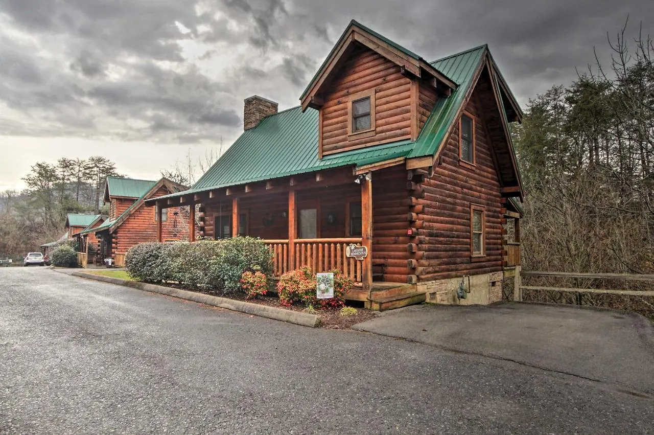 Holiday home Romantic With Hot Tub In Pigeon Forge! Pigeon Forge