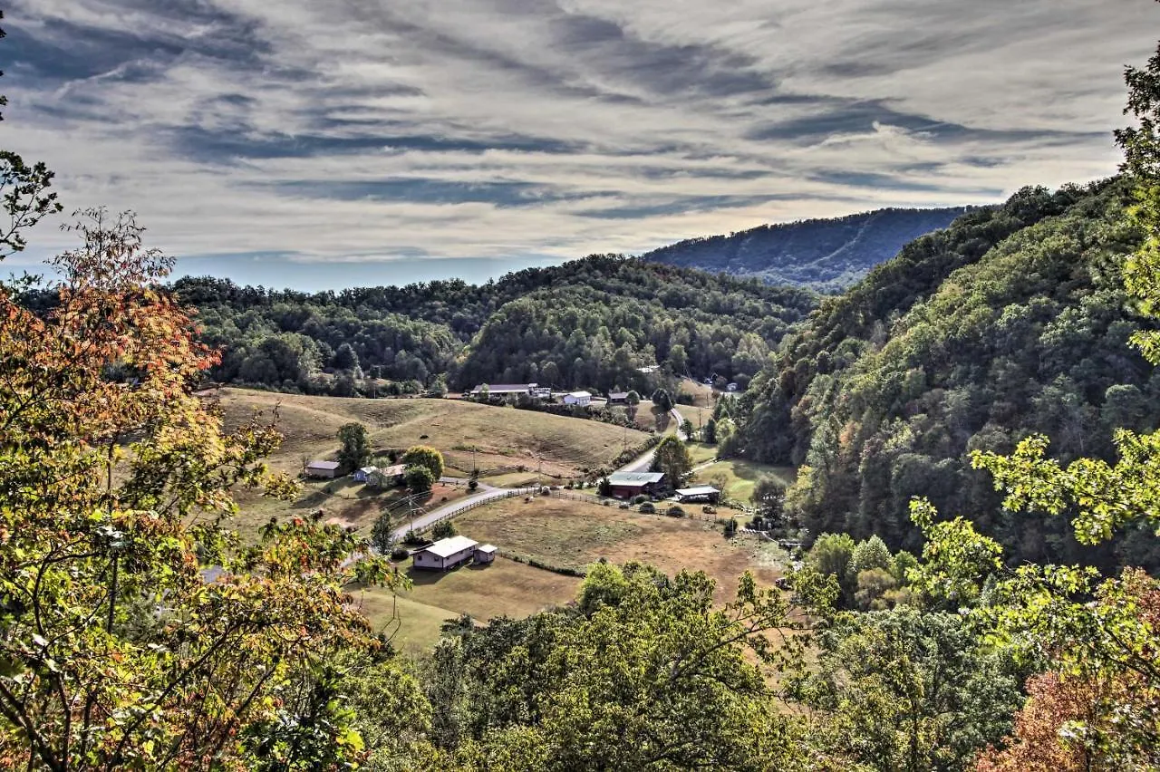 Holiday home Scenic Solitude With Private Hot Tub! Pigeon Forge