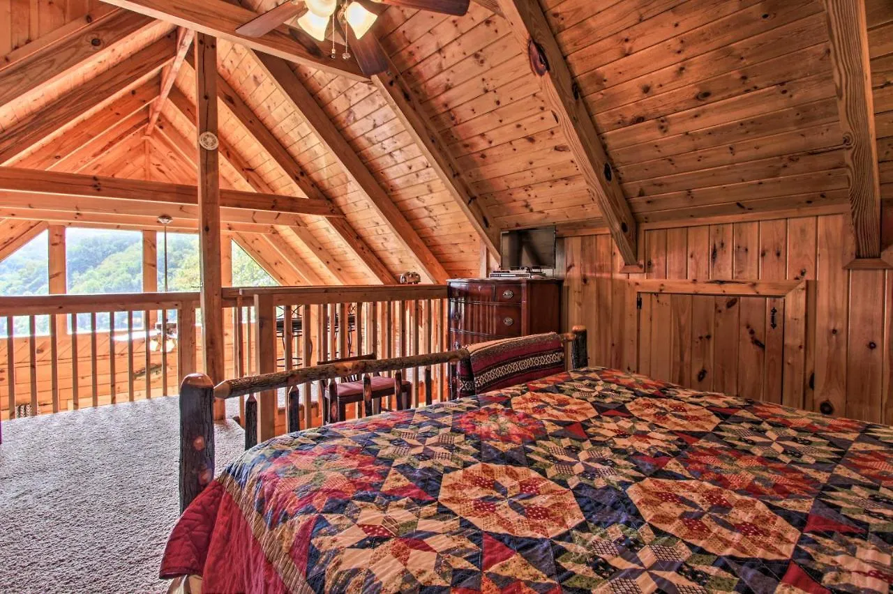 Scenic Solitude With Private Hot Tub!