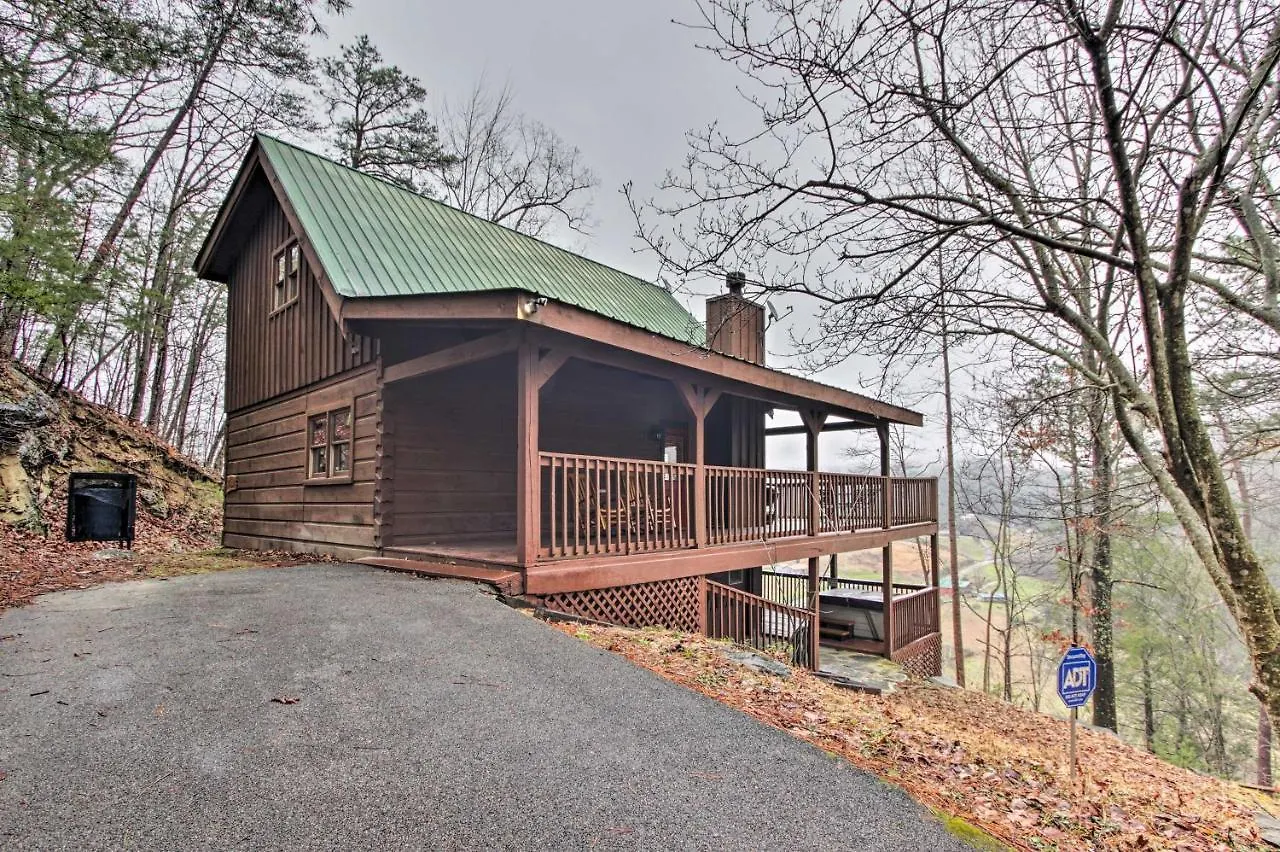 Holiday home Scenic Solitude With Private Hot Tub! Pigeon Forge