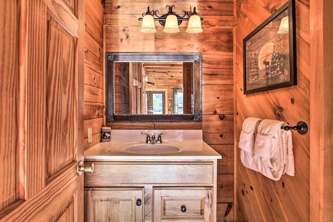 Scenic Solitude With Private Hot Tub!