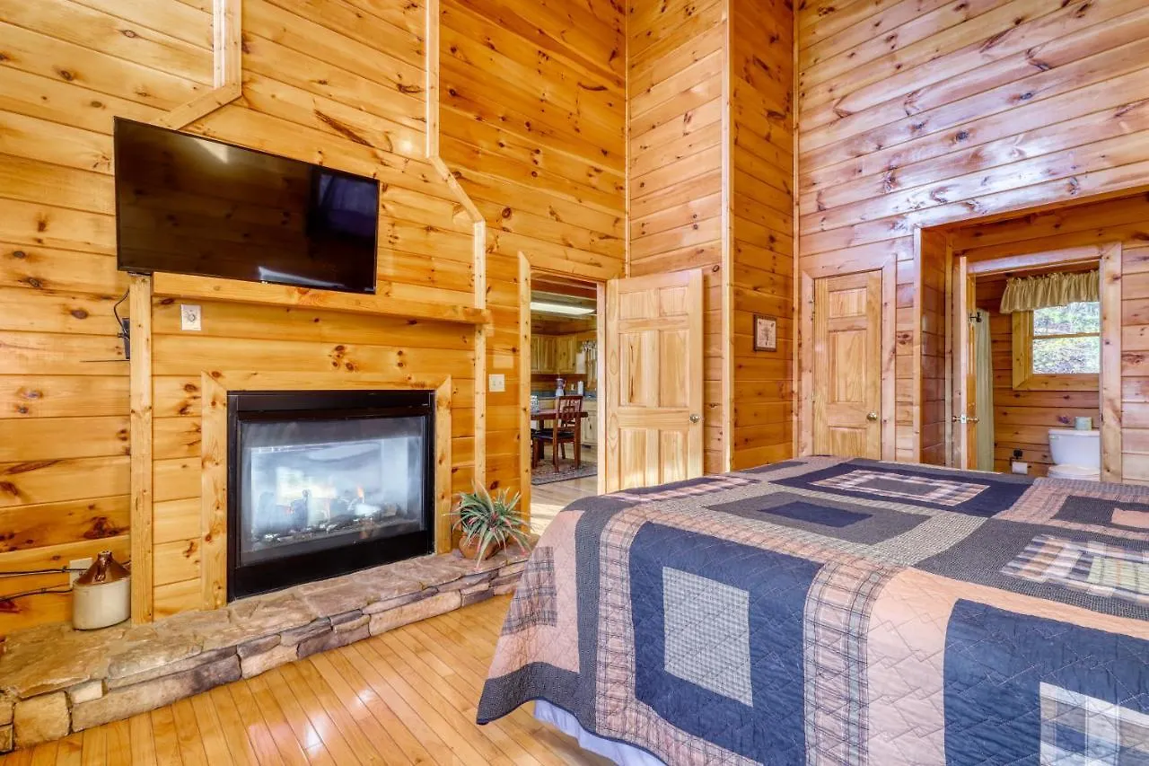 Moonlight Retreat * Pigeon Forge