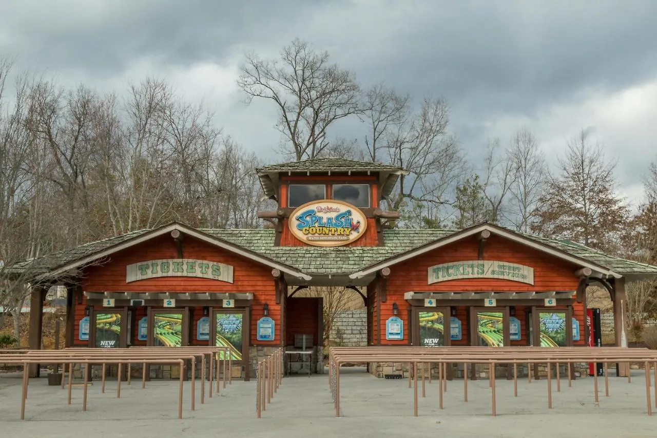Nature's Paradise * Pigeon Forge