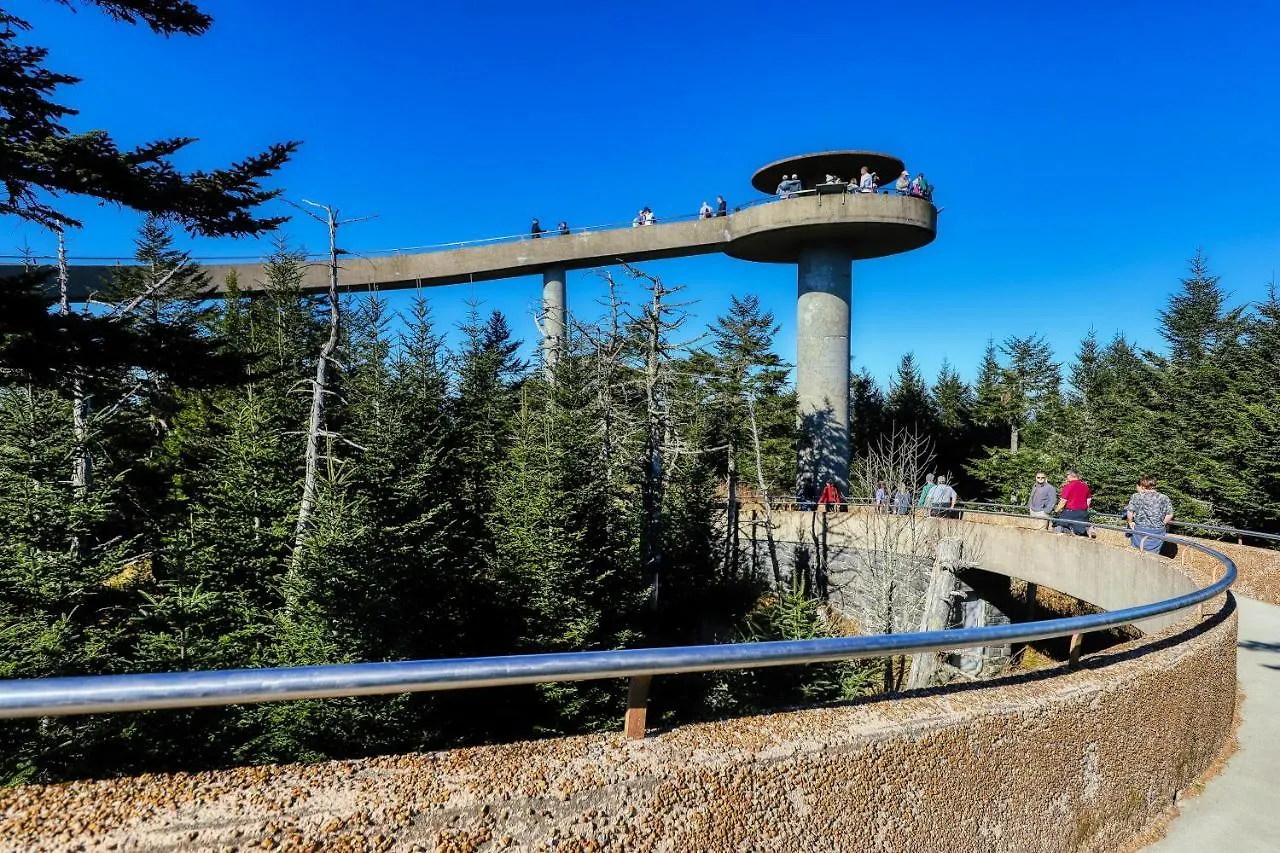 Nature's Paradise Pigeon Forge