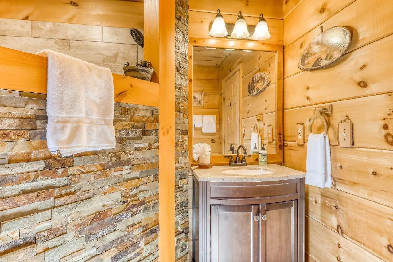 Moonshine Ridge * Pigeon Forge
