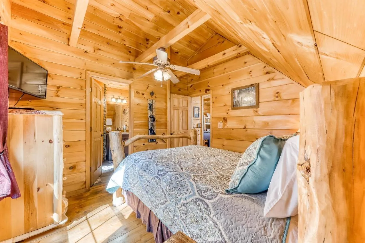Moonshine Ridge * Pigeon Forge