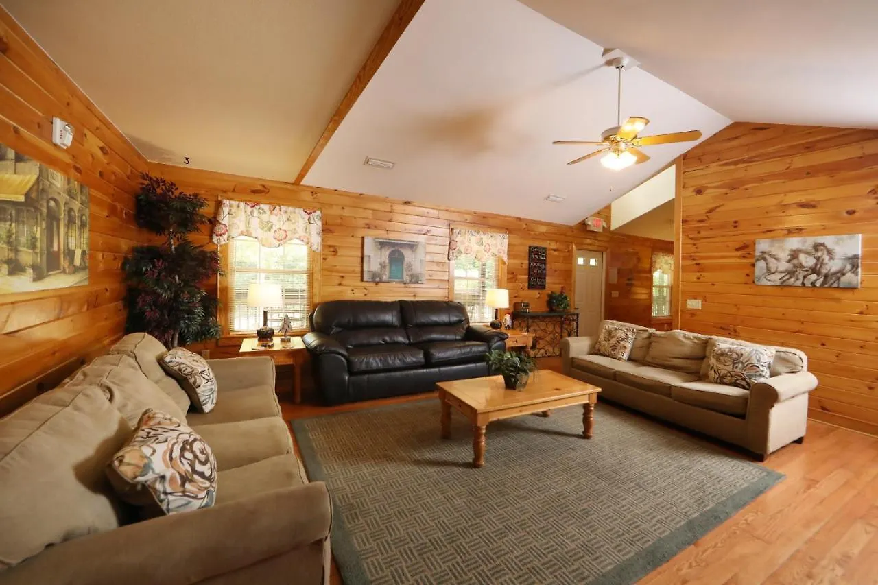 Chalet Oak Tree #3 Pigeon Forge