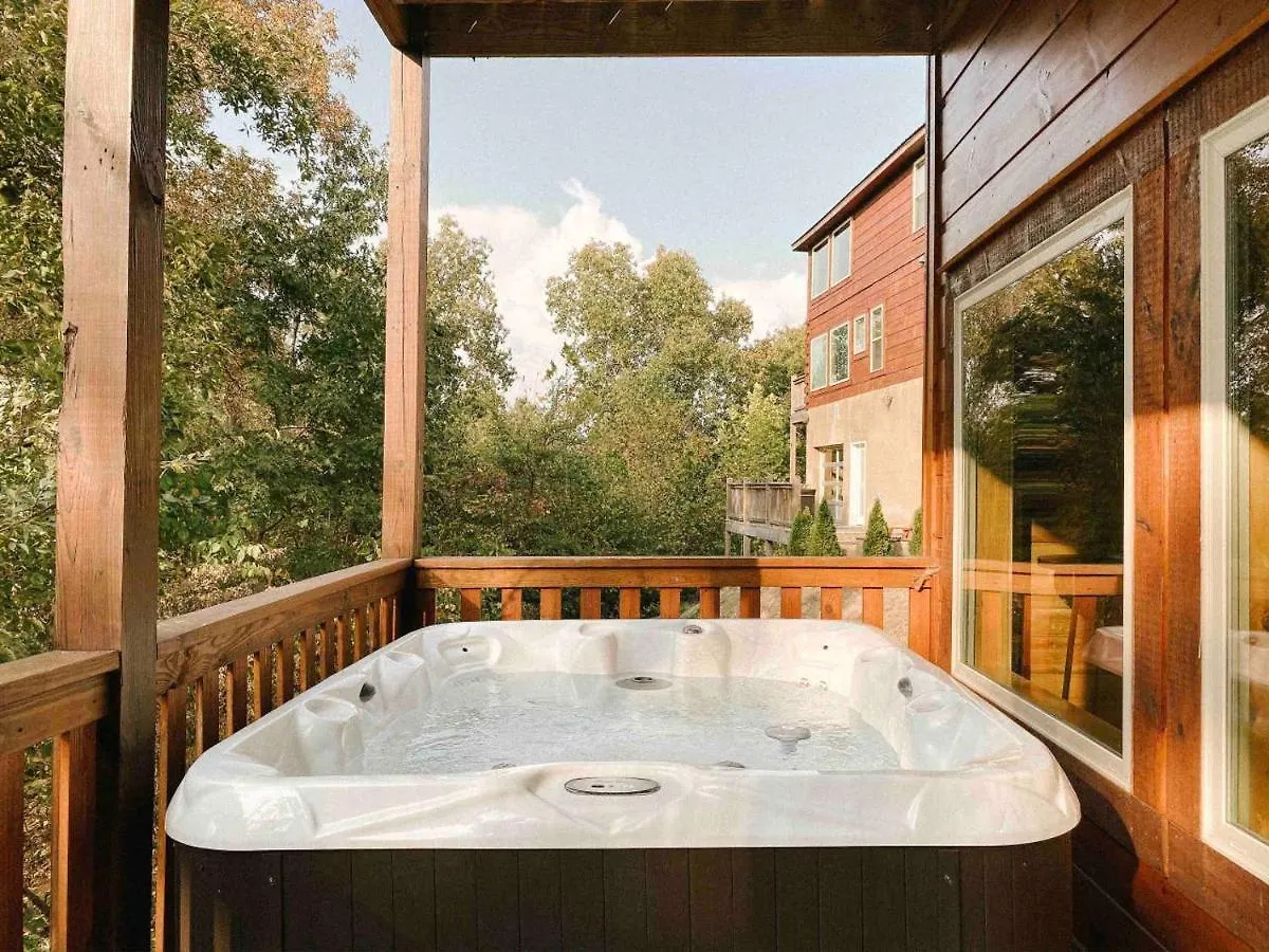 Splash Of Moonshine -heated Indoor Pool, Hot Tub, Arcade Game * Pigeon Forge