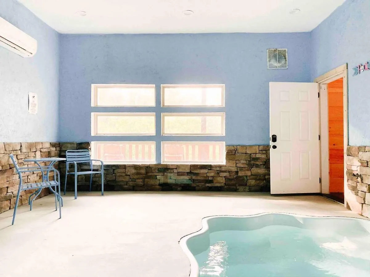 Splash Of Moonshine -heated Indoor Pool, Hot Tub, Arcade Game Pigeon Forge