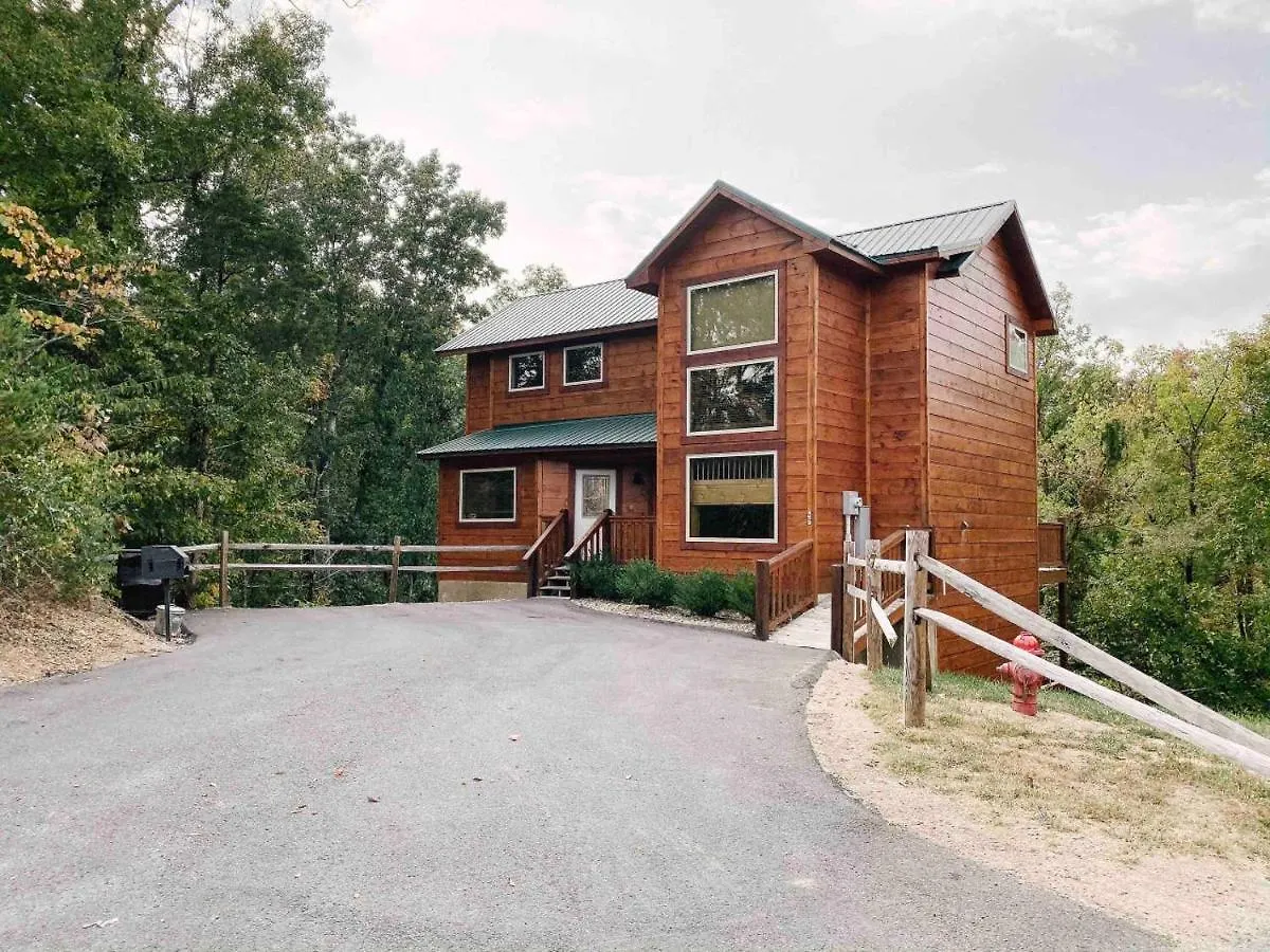 Splash Of Moonshine -heated Indoor Pool, Hot Tub, Arcade Game Pigeon Forge