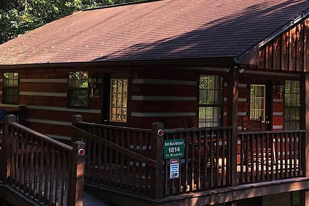 Baby Bear Hideaway Cabin Pigeon Forge