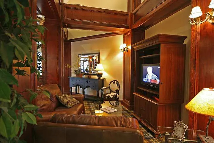 Hampton & On The Parkway 3*
