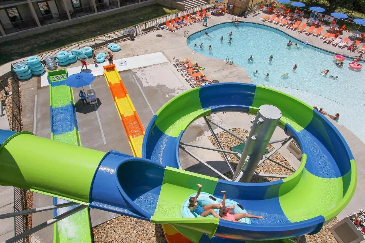 Hotel Country Cascades Waterpark 3*