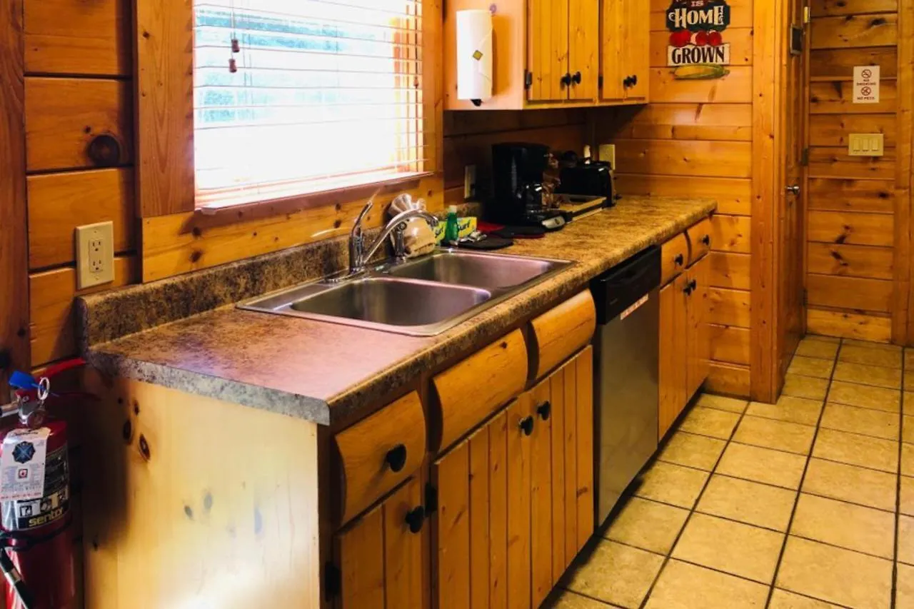 Creekside Dreams * Pigeon Forge