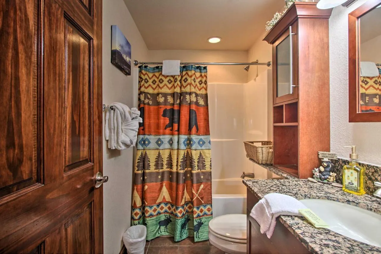 Apartment Less Than 2 Mi To Attractions!