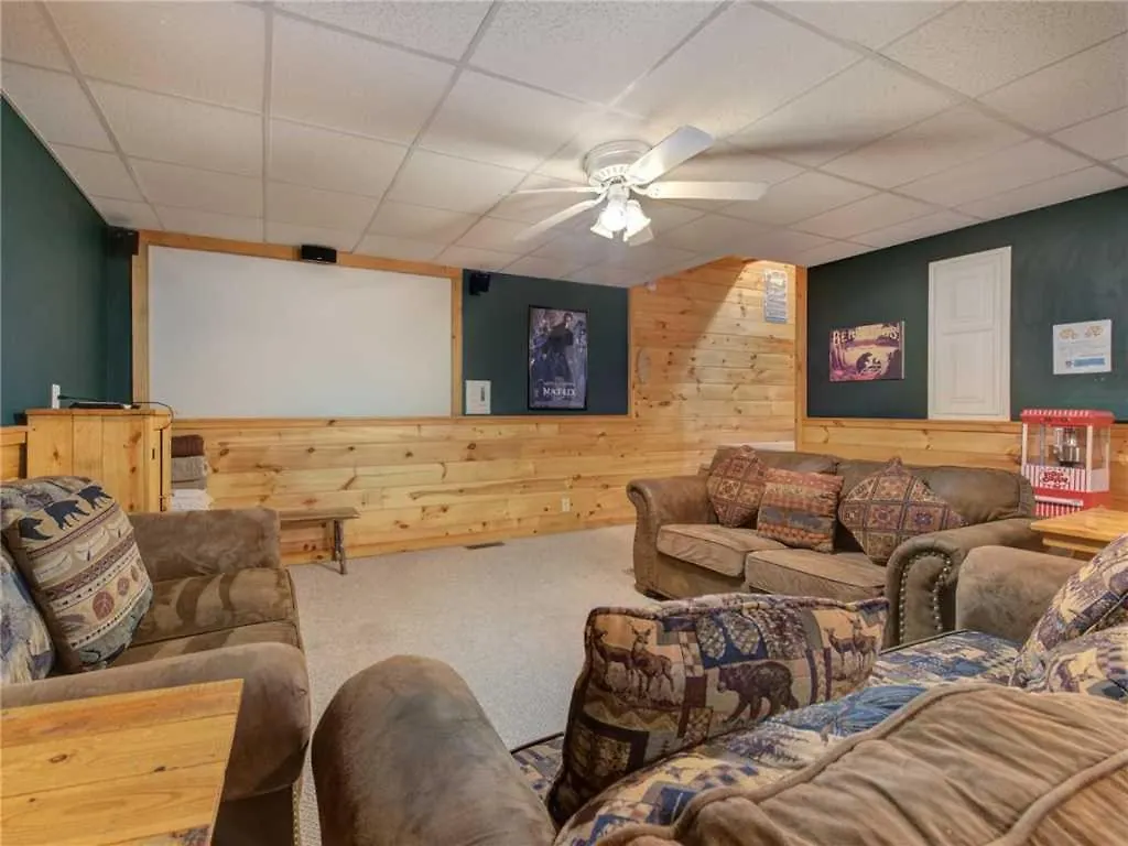 Wilderness Theater And Lodge, 3 Bedrooms, Sleeps 10, Game Room, Hot Tub Pigeon Forge