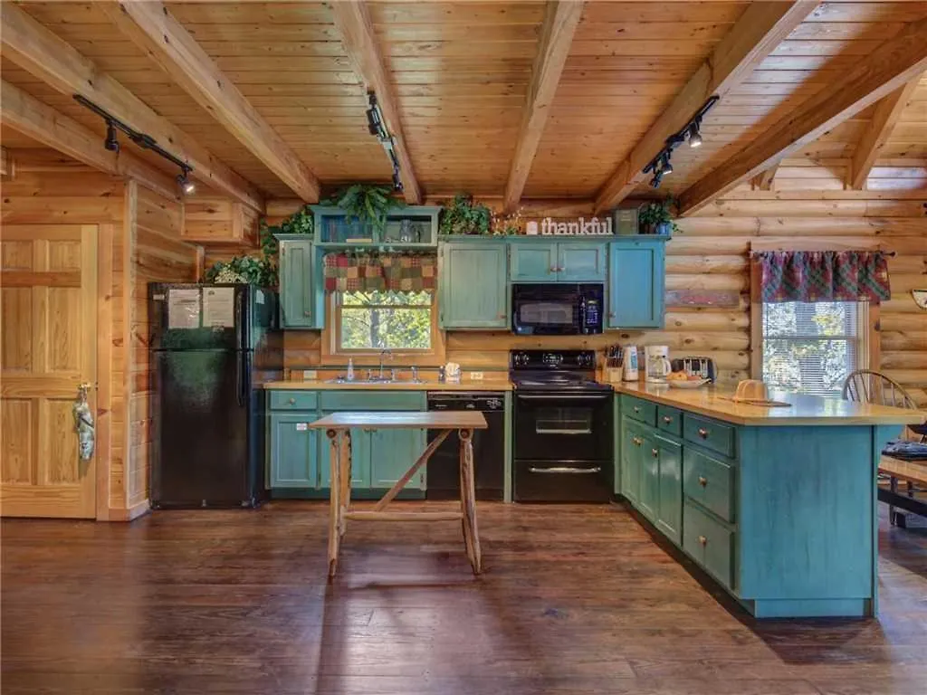 Wilderness Theater And Lodge, 3 Bedrooms, Sleeps 10, Game Room, Hot Tub Holiday home Pigeon Forge