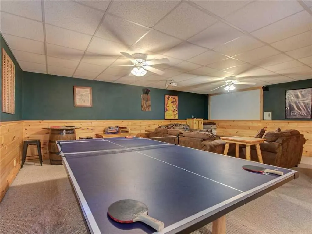 Holiday home Wilderness Theater And Lodge, 3 Bedrooms, Sleeps 10, Game Room, Hot Tub Pigeon Forge