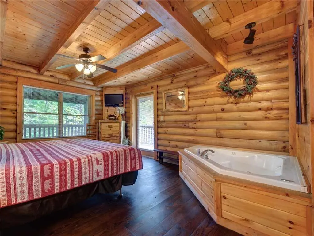 Wilderness Theater And Lodge, 3 Bedrooms, Sleeps 10, Game Room, Hot Tub *
