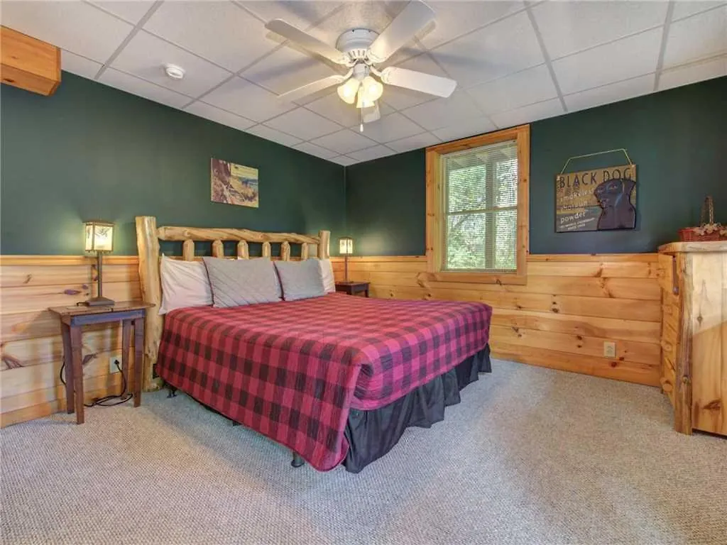 Wilderness Theater And Lodge, 3 Bedrooms, Sleeps 10, Game Room, Hot Tub *