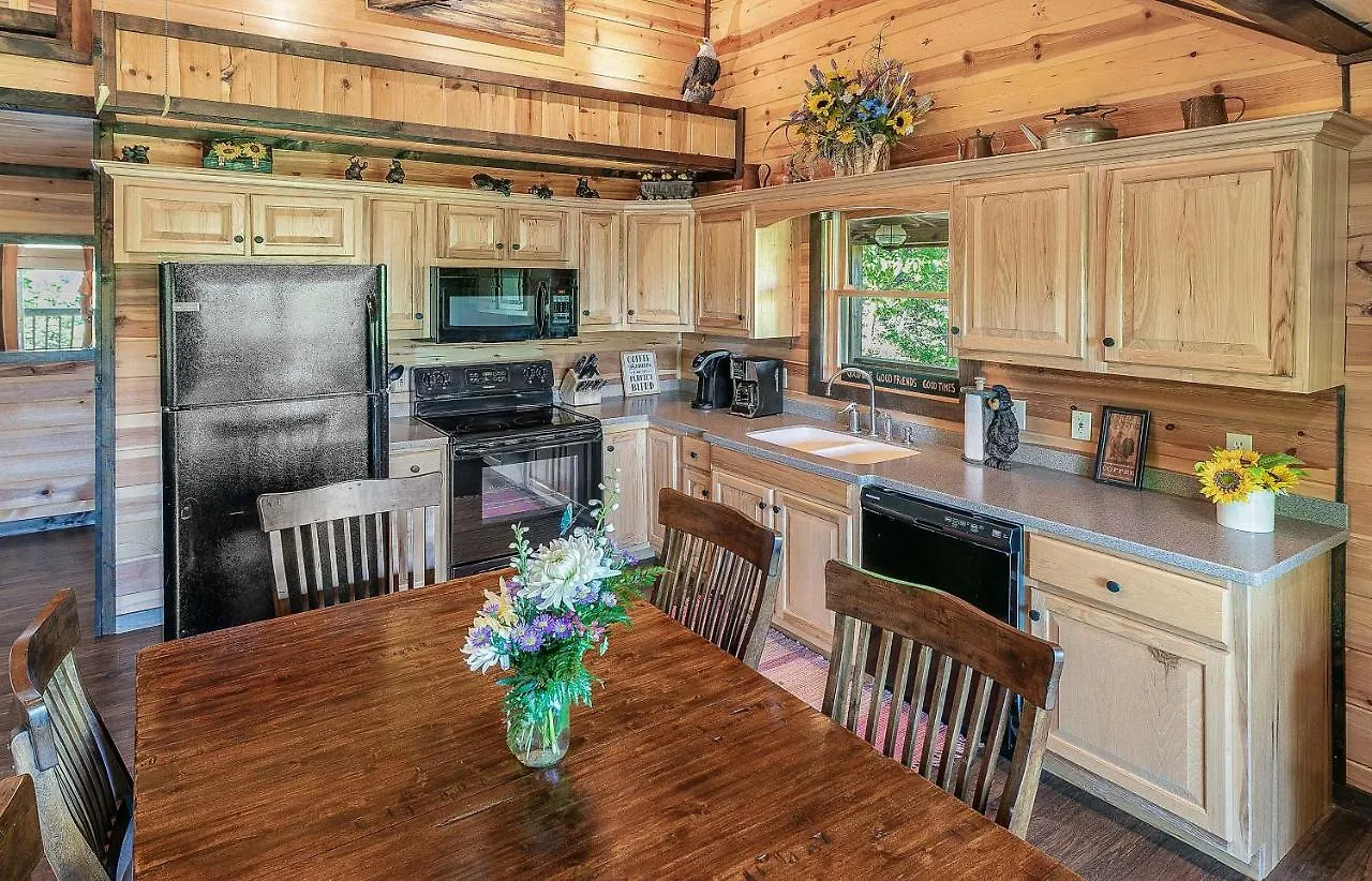 Smoky Mountain Hideout * Pigeon Forge