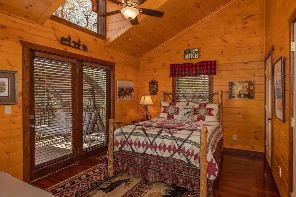 About The View-free Dollywood Ticket, 5 Bedroom 4 Bath Family Retreat W Mountain Views, Privacy Holiday home Pigeon Forge
