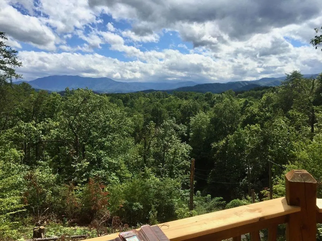 About The View-free Dollywood Ticket, 5 Bedroom 4 Bath Family Retreat W Mountain Views, Privacy Holiday home