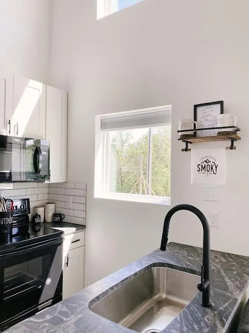 Modern Smoky Mountain Tiny House Apartment *