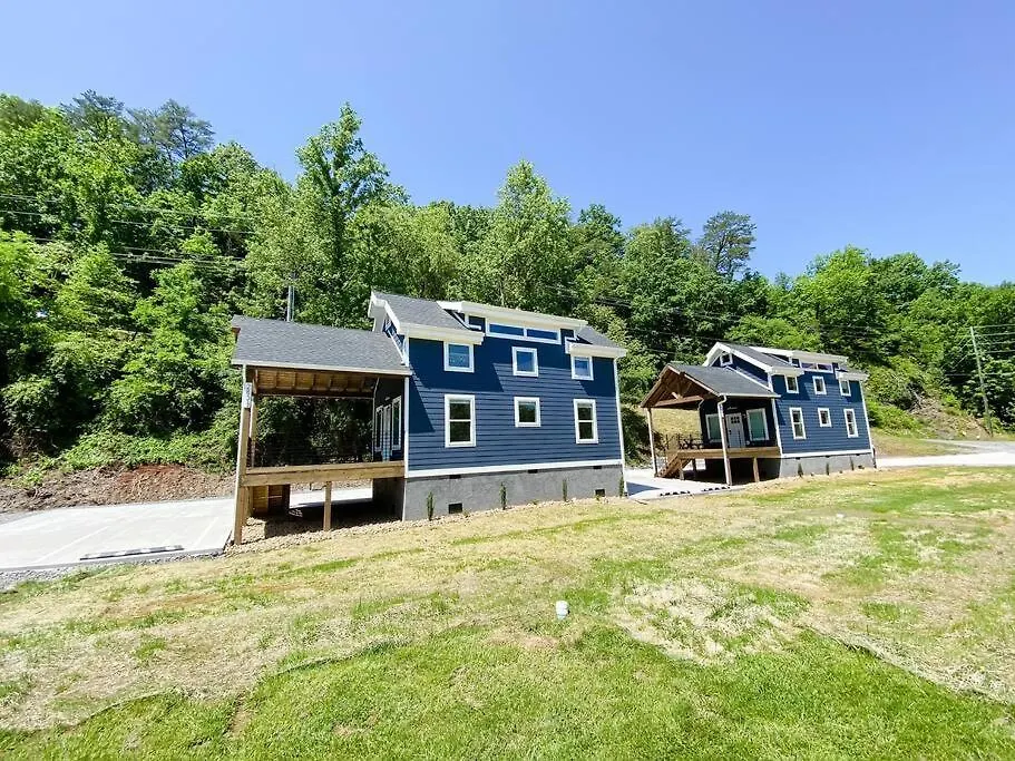 Modern Smoky Mountain Tiny House