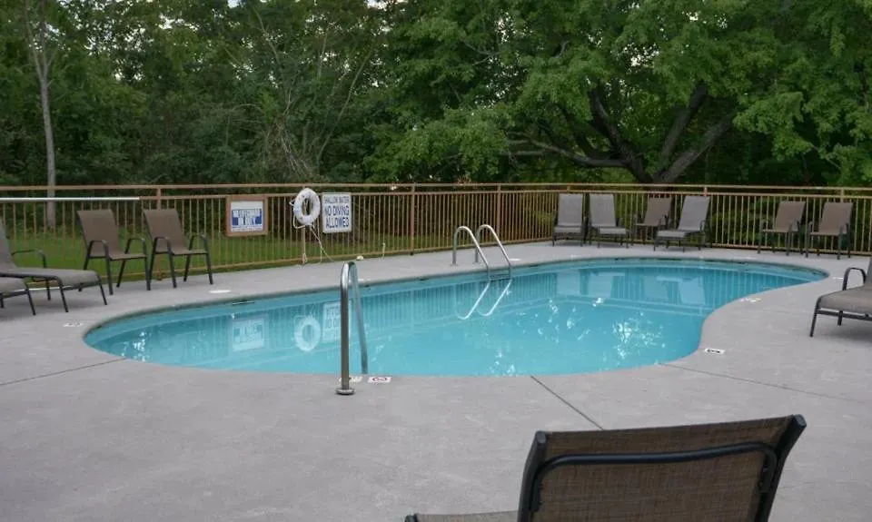 Wild West: Pin Oak Cabin In The Heart Of Pigeon Forge, Hot Tub And Pool! Pigeon Forge