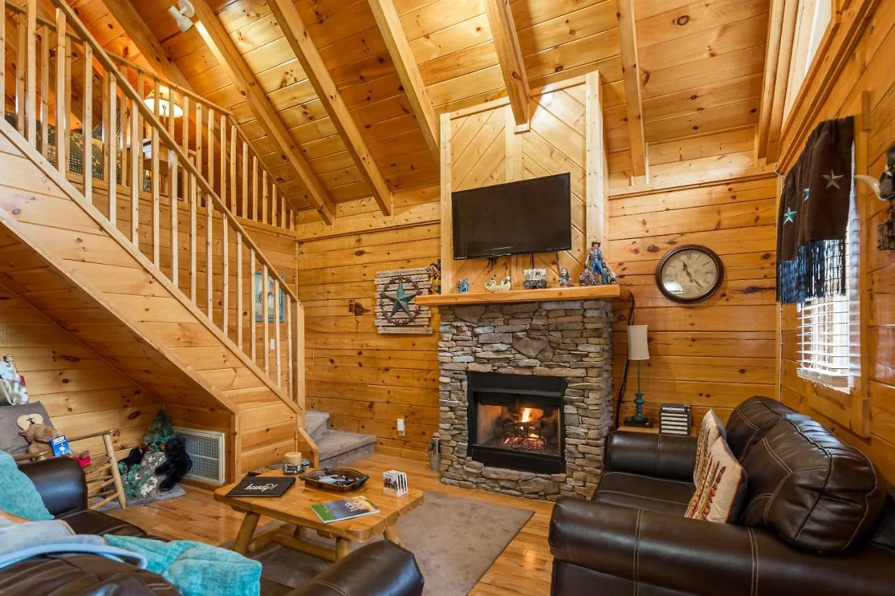 Wild West: Pin Oak Cabin In The Heart Of Pigeon Forge, Hot Tub And Pool!