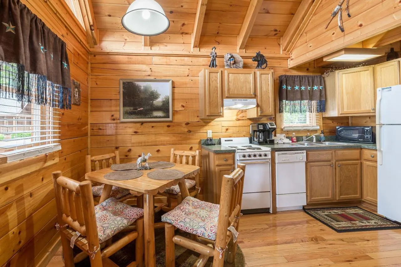 Сasa de vacaciones Wild West: Pin Oak Cabin In The Heart Of Pigeon Forge, Hot Tub And Pool! Pigeon Forge