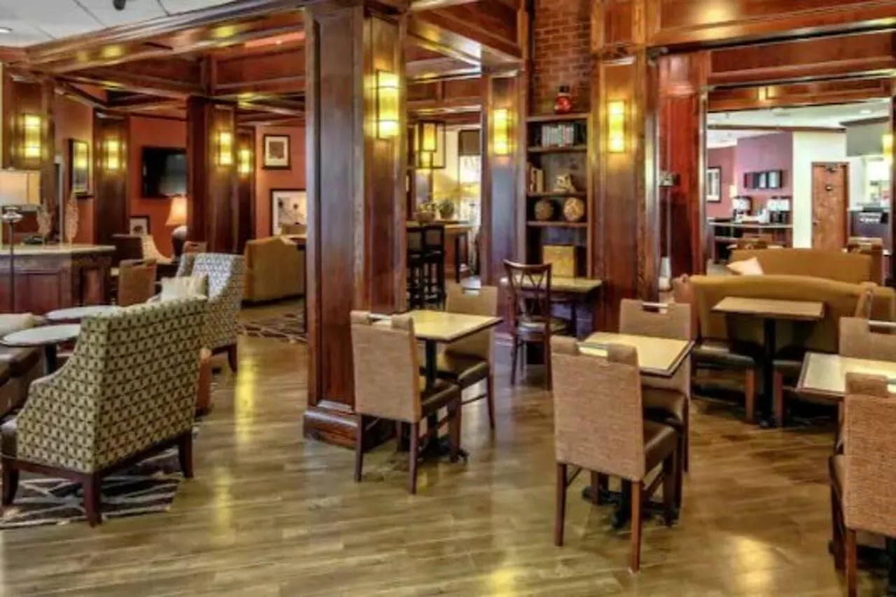 Hotell Hampton & On The Parkway 3*