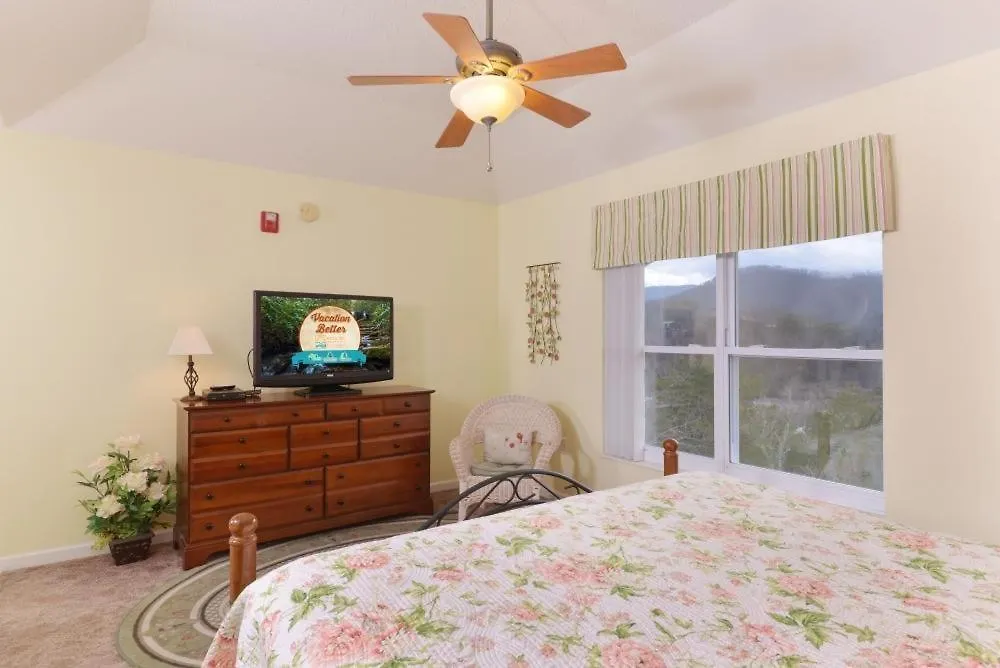 Whispering Pines 653 * פיג'ן פורג'