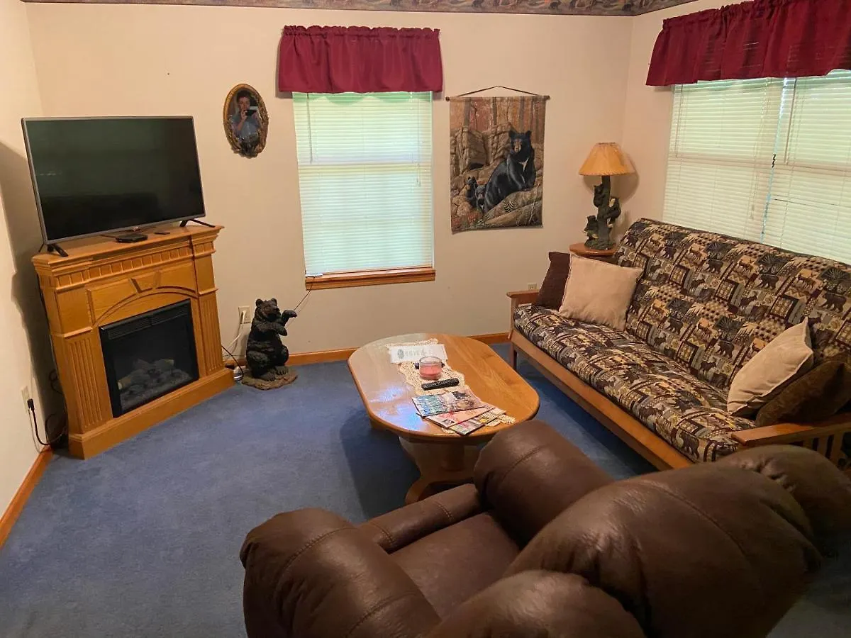 Baby Bear Hideaway Cabin Holiday home Pigeon Forge
