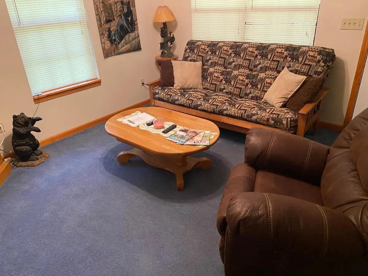 Baby Bear Hideaway Cabin Pigeon Forge