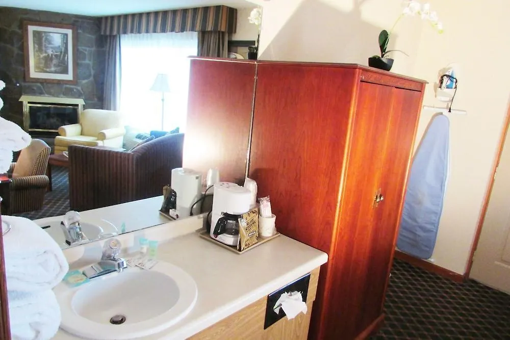 Arbors At Island Landing & 3*