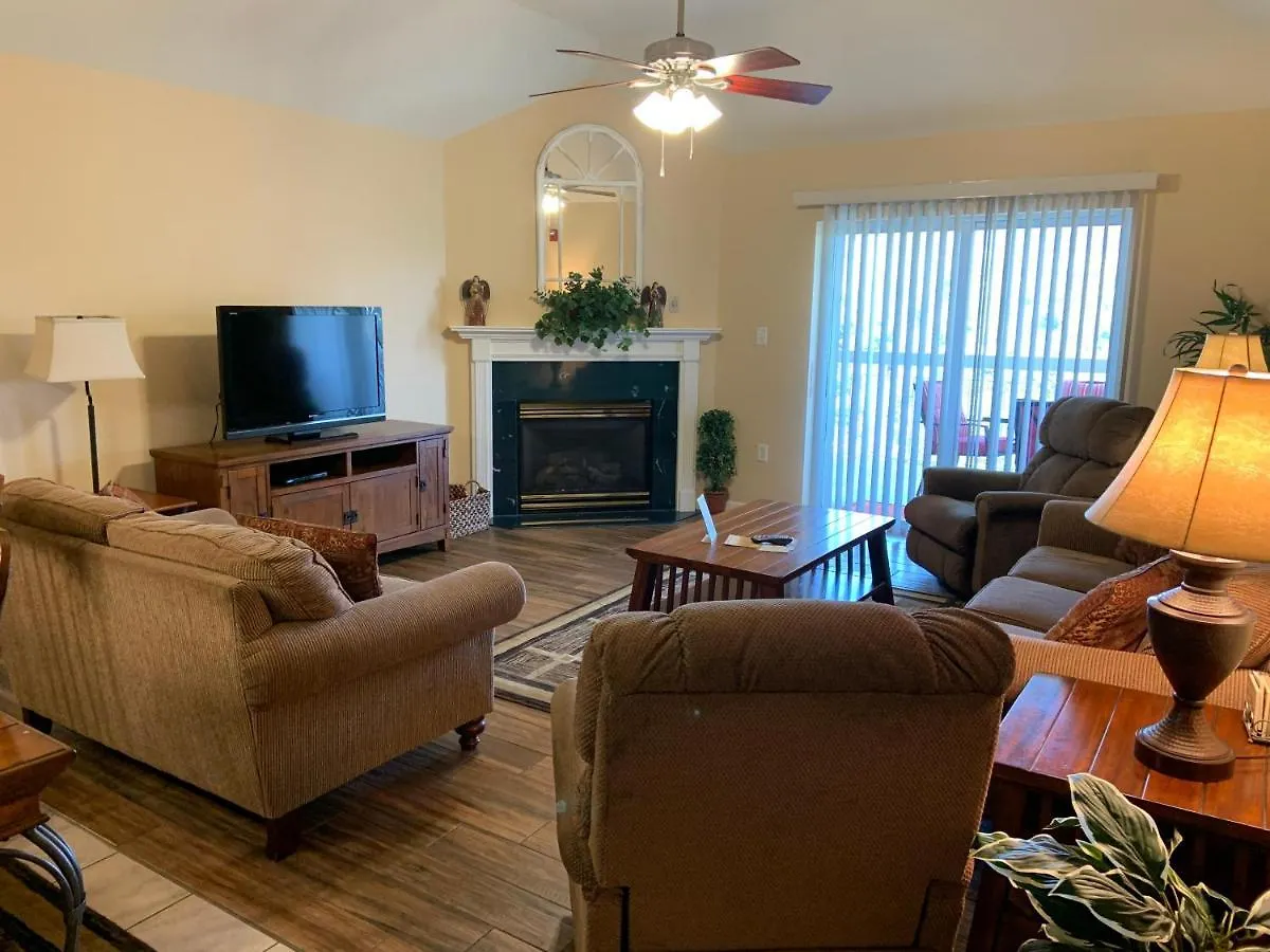 בית נופש Whispering Pines 653