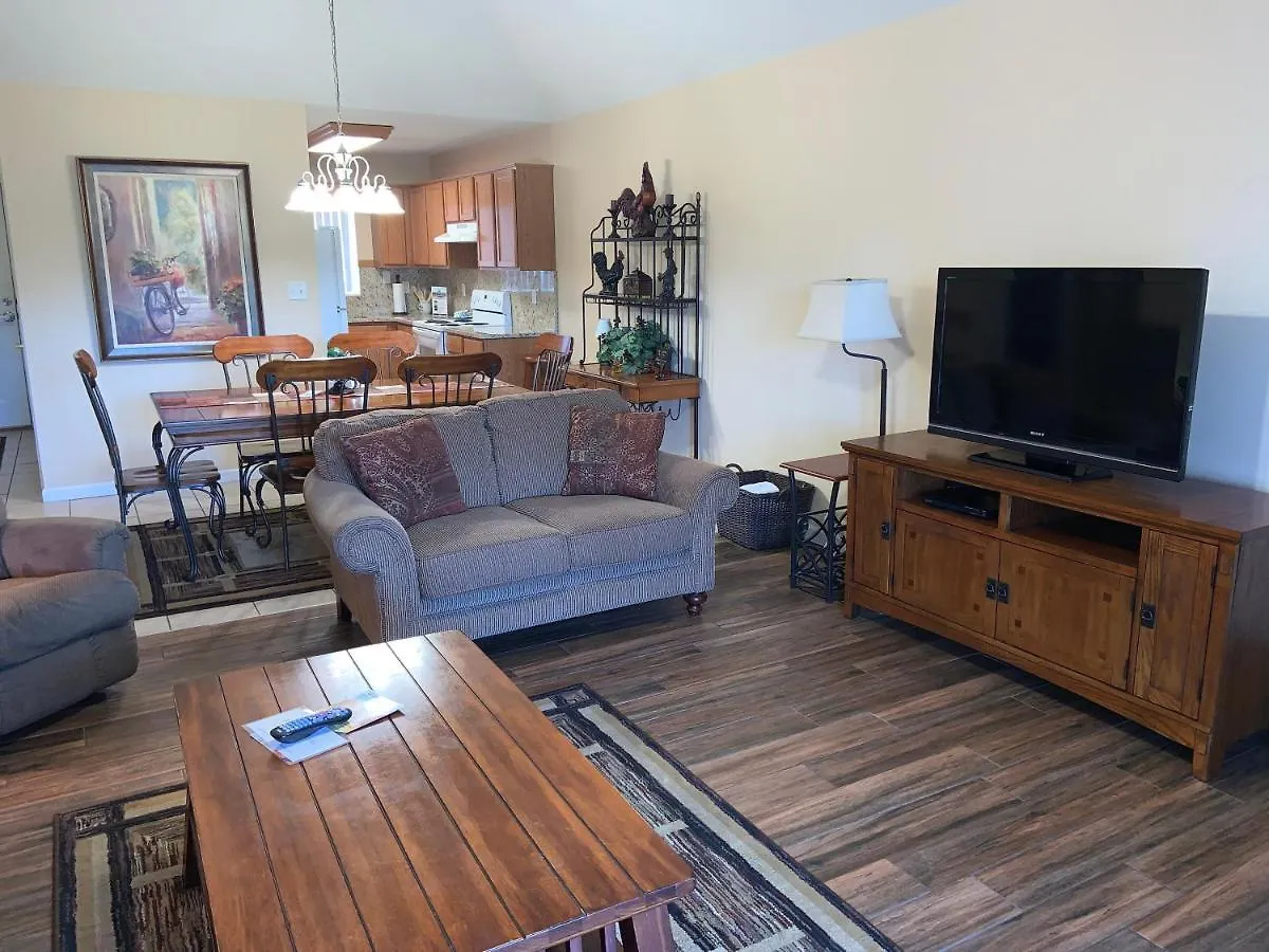 Whispering Pines 653 * פיג'ן פורג'