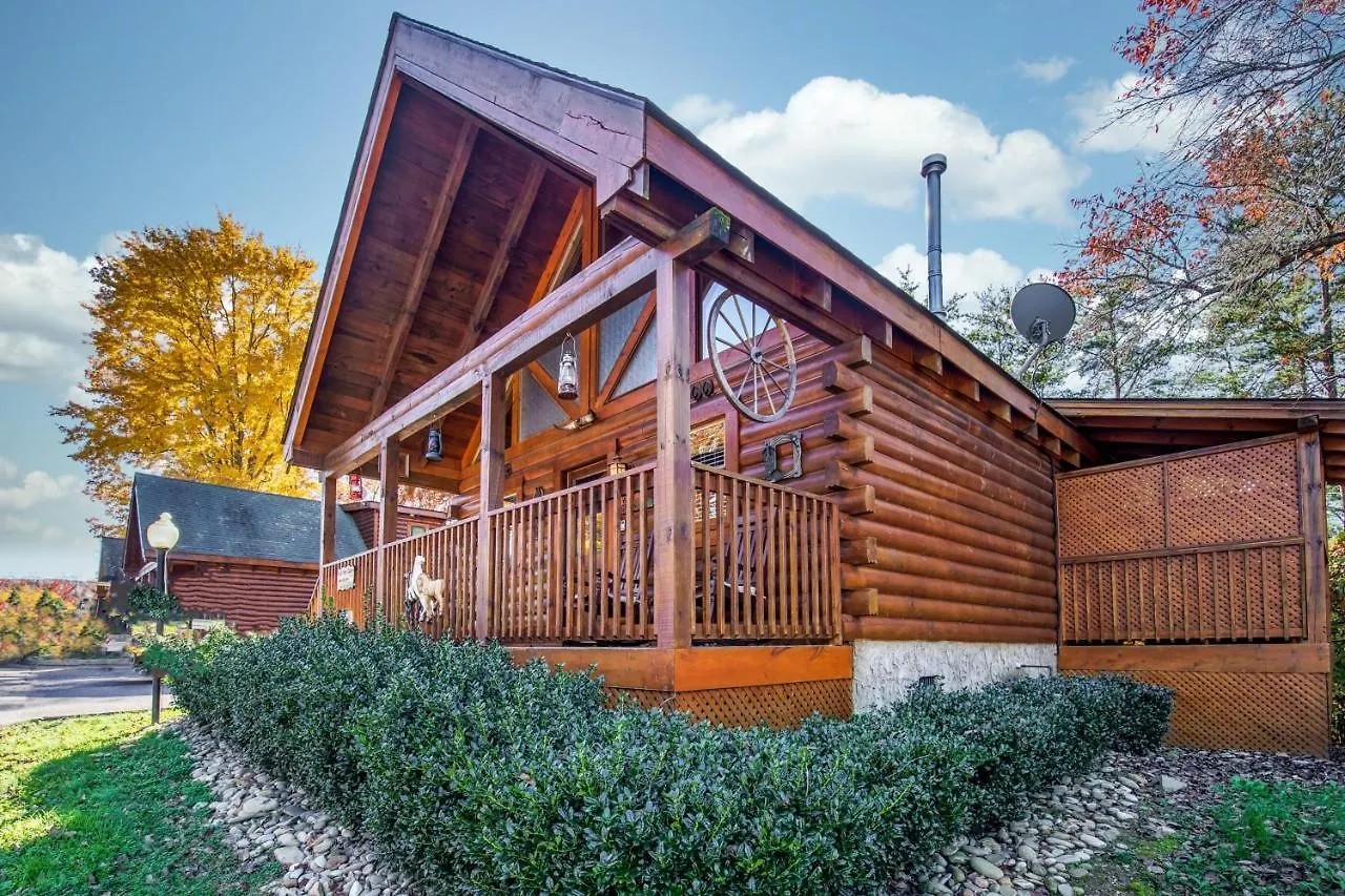 Wild West: Pin Oak Cabin In The Heart Of Pigeon Forge, Hot Tub And Pool! Pigeon Forge