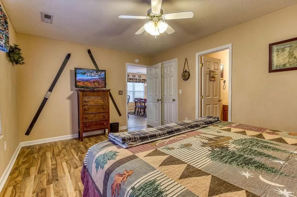 Chalet Rock Of Ages, Hot Tub, Game Room, Wifi, 1089 Free Tickets Each Paid Day, Dollywood And