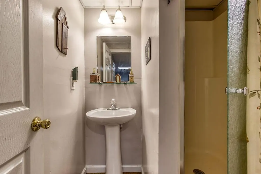 Chalet Rock Of Ages, Hot Tub, Game Room, Wifi, 1089 Free Tickets Each Paid Day, Dollywood And