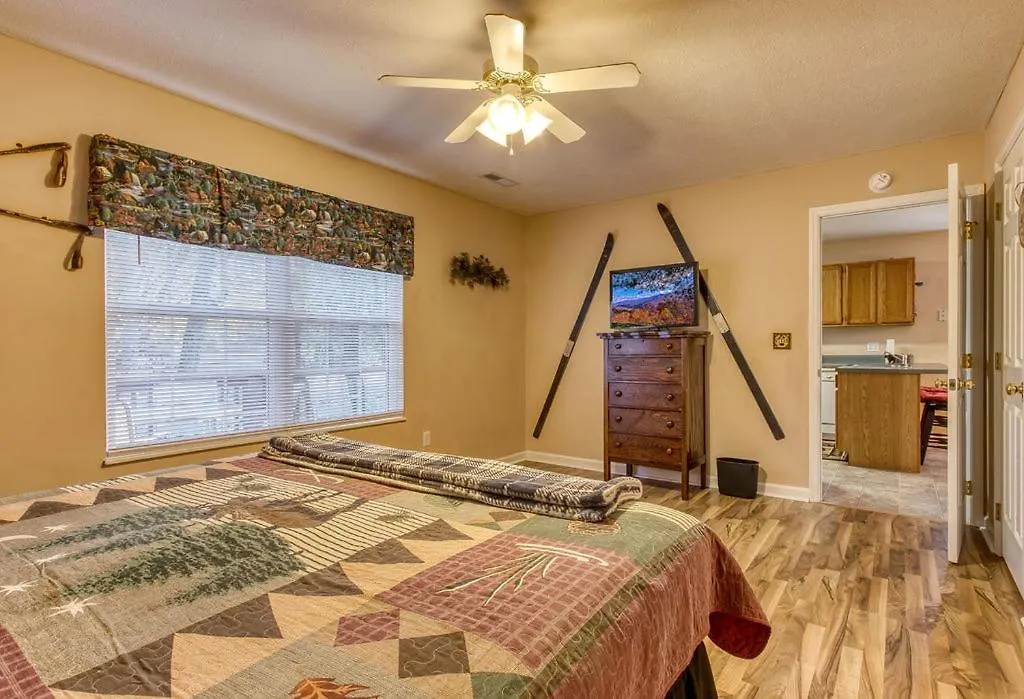 Chalet Rock Of Ages, Hot Tub, Game Room, Wifi, 1089 Free Tickets Each Paid Day, Dollywood And *