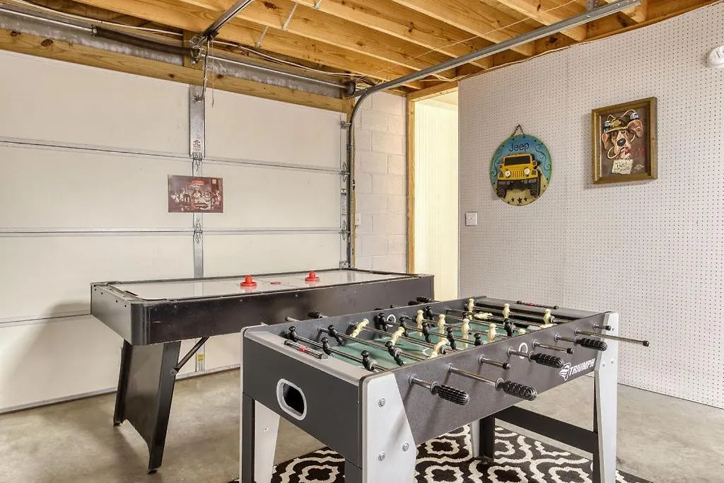Rock Of Ages, Hot Tub, Game Room, Wifi, Free Attraction Tickets, Near Parkway!!! * Pigeon Forge