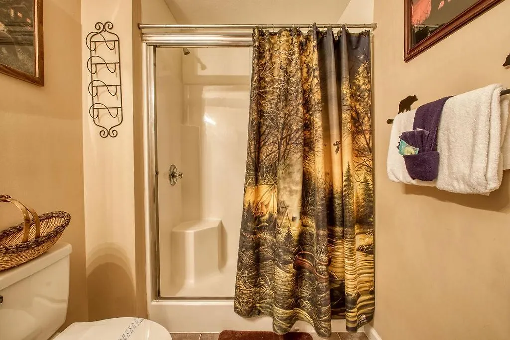 Chalet Rock Of Ages, Hot Tub, Game Room, Wifi, 1089 Free Tickets Each Paid Day, Dollywood And