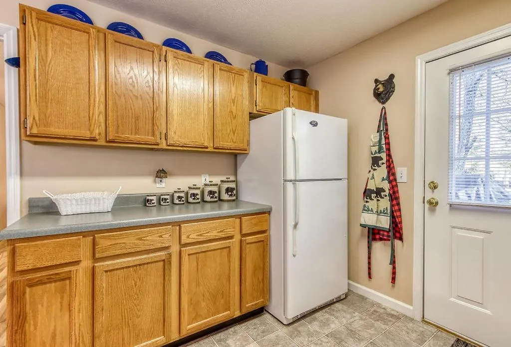 Chalet Rock Of Ages, Hot Tub, Game Room, Wifi, 1089 Free Tickets Each Paid Day, Dollywood And Pigeon Forge