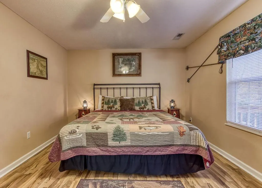 Chalet Rock Of Ages, Hot Tub, Game Room, Wifi, 1089 Free Tickets Each Paid Day, Dollywood And