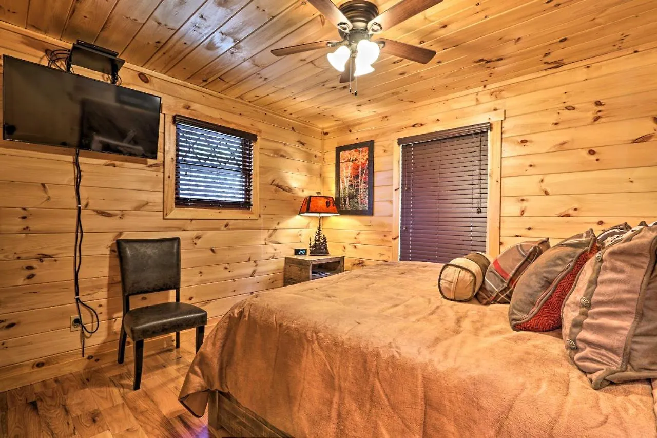 Luxe With Hot Tub, Theater, Pool Table, Arcade 度假居